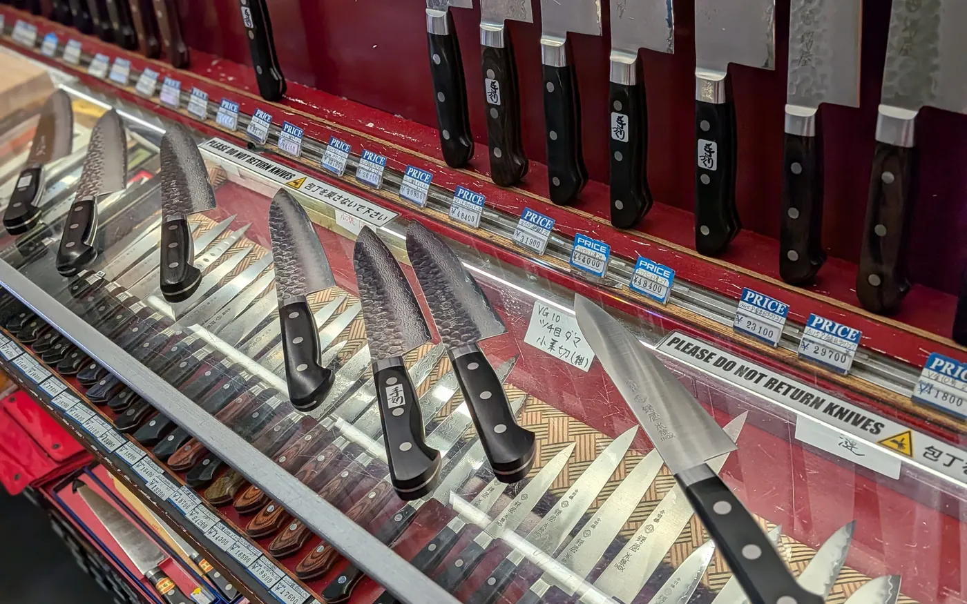 Kappabashi Knife & Tableware Hunt: another scene from the tour
