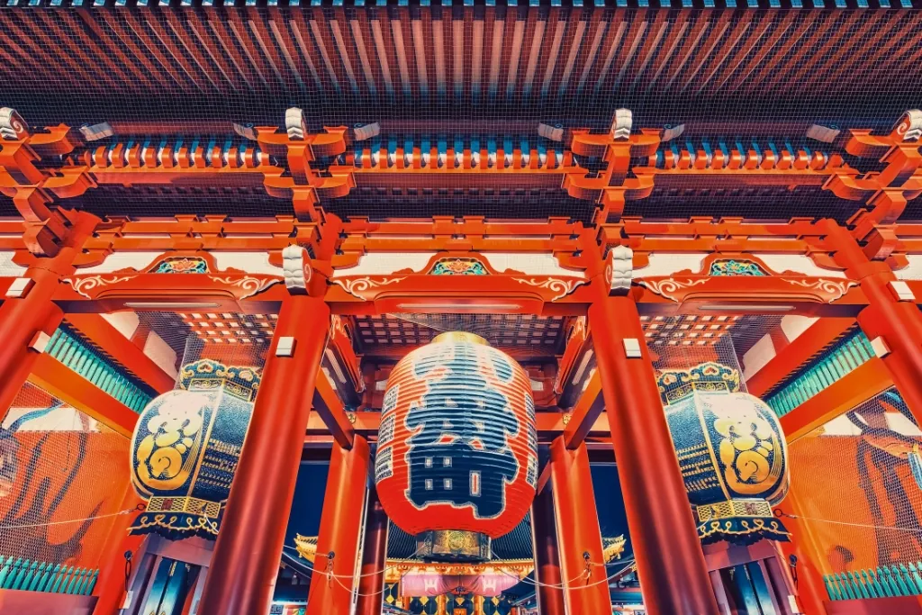 Looking up at the red lanterns of Kaminarimon