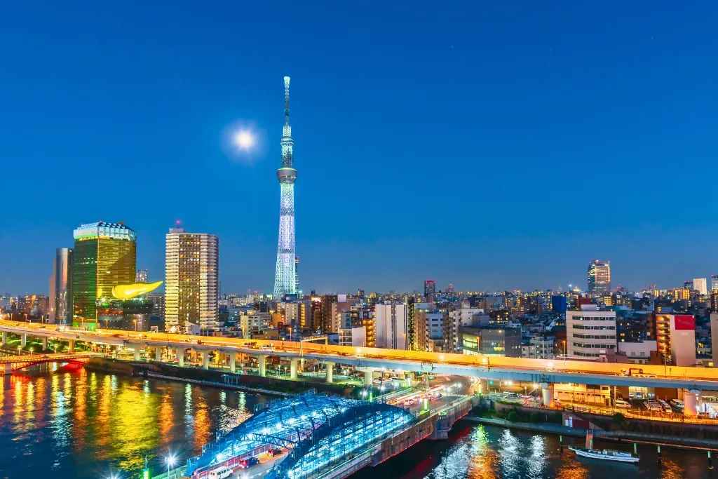 Tokyo Skytree and the Sumida River at dusk